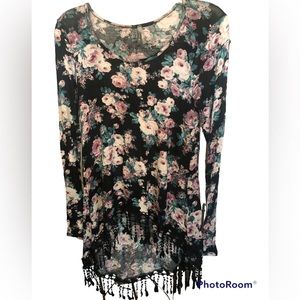 Vanity high low floral tunic, NWOT, size medium.